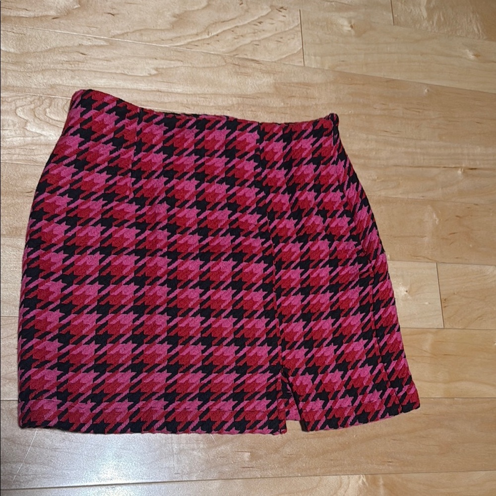 Francesca's Vibrant Houndstooth Skirt